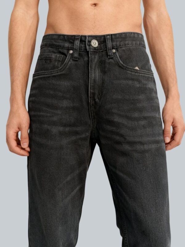 Drop-crotch jeans